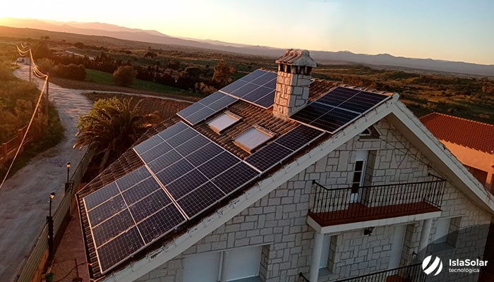 paneles-fotovoltaicos-casa-en-casarrubios-del-monte-toledo-jpg