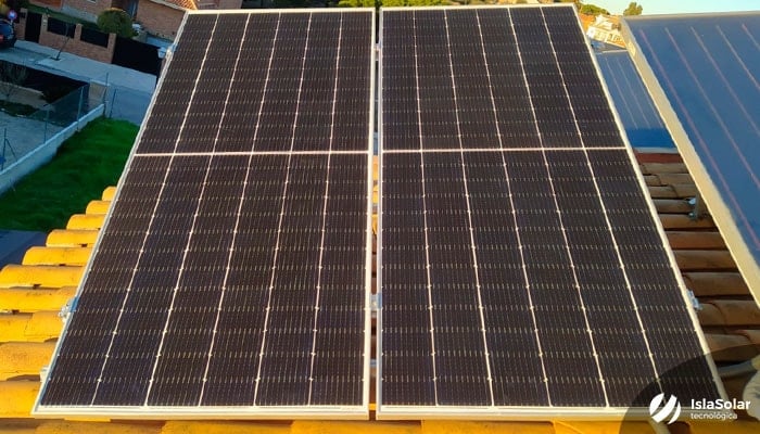 paneles-solares-con-baterias-autoconsumo-residencial-madrid-serranillos-del-valle-jpg