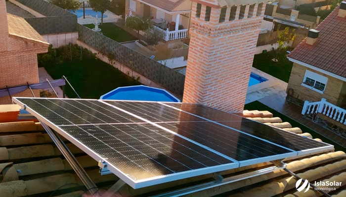 placas-solares-con-baterias-autoconsumo-residencial-madrid-serranillos-del-valle-jpg